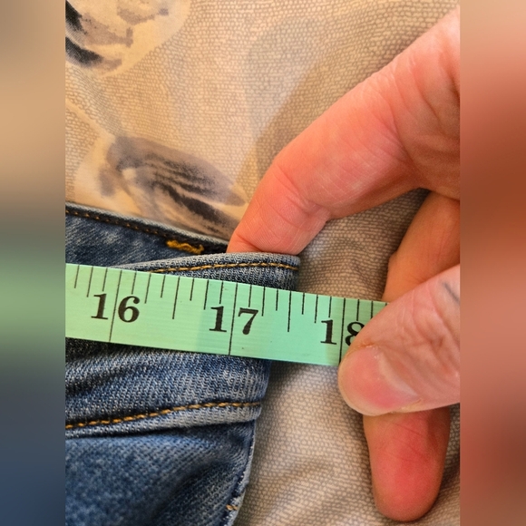 Guess | Sexy Straight Mid-Rise Blue Jeans, Waist 16" - Picture 6 of 8